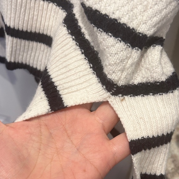 Women’s Loft Sweater Striped small - Picture 11 of 11